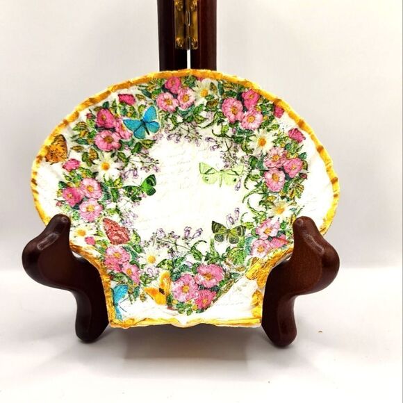SCALLOPED FAN SHELL  - Picture 1 of 1